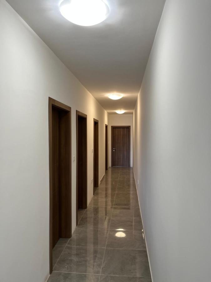 3 Bedroom Apartment - Walking Distance From Airport Gudja Exterior foto